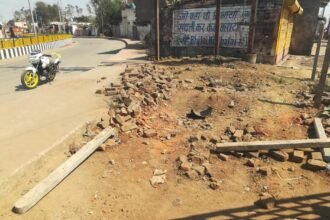 There were encroachments on Canal Road