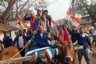 जय जवान जय किसान के उद्घोष के साथ बैलगाड़ी में कांग्रेसियों ने निकाली पदयात्रा