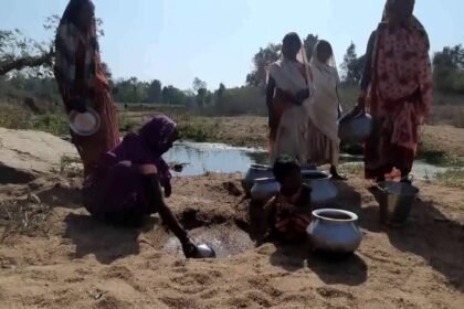 प्रदेश के इस गांव में एक भी हैंडपंप नहीं, नाले का पानी पीने को मजबूर हुए लोग