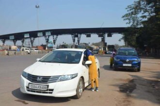 लोकल हैं तो भी अपने ही शहर में गाड़ी पर लगाना होगा फास्टैग, जानें कौन होगा छूट का हकदार, यहां पढ़ें पूरी जानकारी