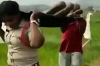 महिला सब इंस्पेक्टर बनी मिसाल, कोई छू नहीं रहा था लाश तो कंधे पर ले जाकर किया अंतिम संस्कार