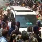 सीएम उद्धव के मंत्री ने उड़ाई कोरोना नियमों की धज्जियां, पुलिस ने भांजी लाठियां