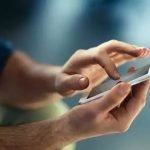 एक अप्रैल से महंगा हो जाएगा मोबाइल पर बात और इंटरनेट इस्तेमाल करना, दरें बढ़ाने की तैयारी में टेलिकॉम कंपनियां