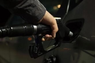 2 और 4 रुपये लीटर में यहां मिल रहा पेट्रोल, देखें- किन 10 देशों में सबसे कम दाम