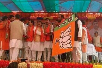 बंगाल चुनाव से पहले ममता बनर्जी को झटका दे बीजेपी में शामिल हुए विधायक दीपक हलदर