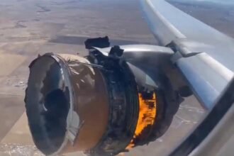 टेकऑफ के बाद आग की लपटों में घिरा इंजन, अमेरिकी फ्लाइट का खौफनाक मंजर, बाल-बाल बचे यात्री