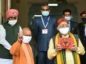 योग्य छात्रों को मिलेगा लैपटॉप, योगी सरकार ने टीकाकरण के लिए की 50 करोड़ की व्यवस्था