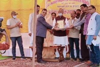 Home Minister Tamradhwaj Sahu honored Corona Warriors