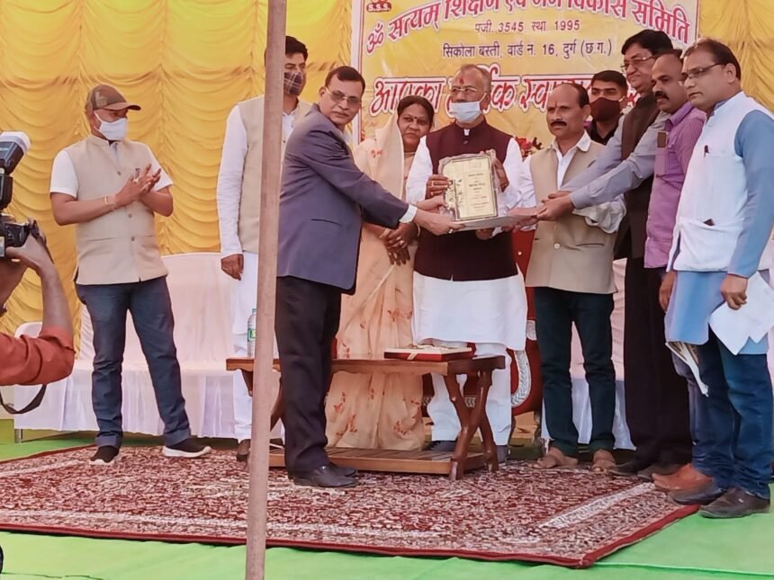 Home Minister Tamradhwaj Sahu honored Corona Warriors