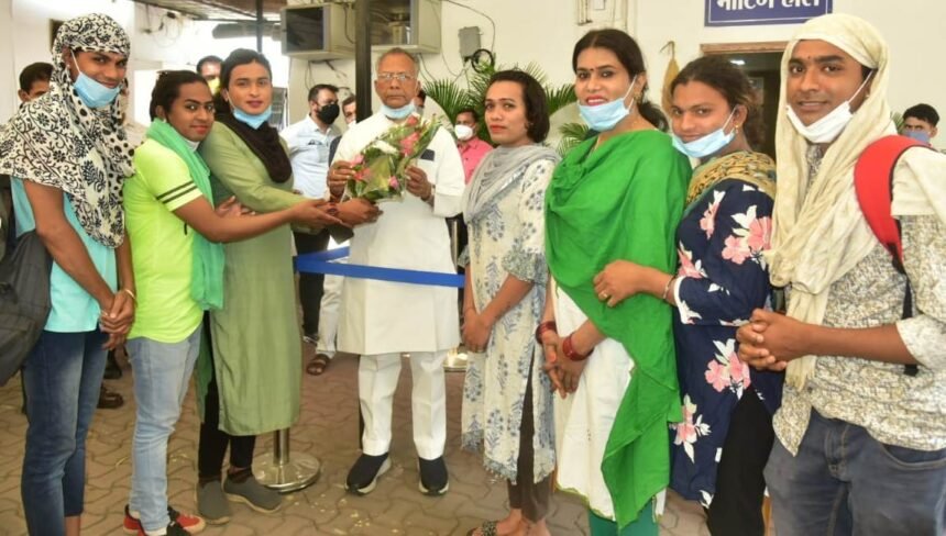 Police constable selected from third gender community met Home