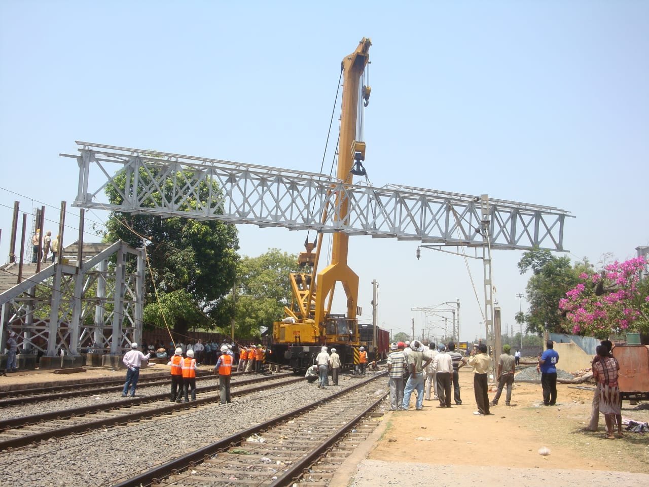 Breakdown Rail Crane: This crane is made of Bhilai plate