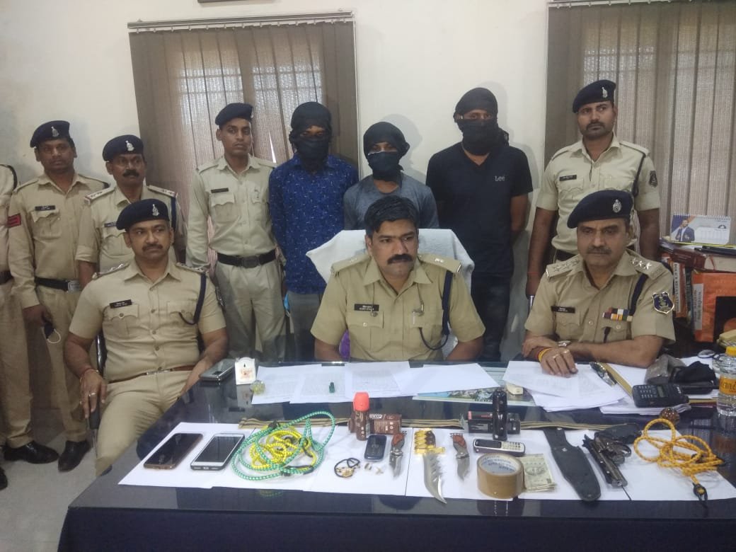 Incident of robbery postponed due to woman's understanding