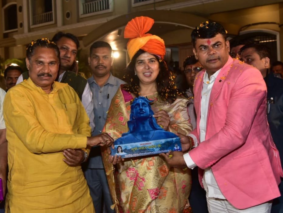 The eve of Baba's procession: Devotees come to the beat of music