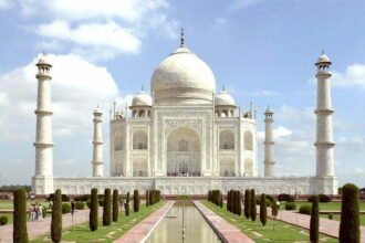 On Mahashivaratri at Taj Mahal, the officials of Hindu Mahasabha