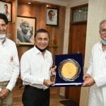 Chief Minister Baghel honored Little Master Gavaskar for completing 50 years