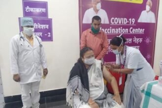 महिला एवं बाल विकास मंत्री श्रीमती भेंडिय़ा ने लगवाया कोरोना वैक्सीन