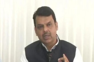 नवाब मलिक के दामाद ने महाराष्ट्र के पूर्व सीएम फडणवीस को भेजा कानूनी नोटिस… मांगा पांच करोड़ का हर्जाना