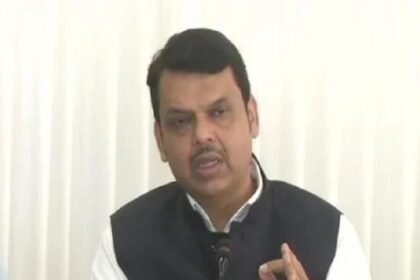 नवाब मलिक के दामाद ने महाराष्ट्र के पूर्व सीएम फडणवीस को भेजा कानूनी नोटिस… मांगा पांच करोड़ का हर्जाना