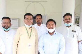 Congress State President Mohan Markam arrived at the Youth Congress