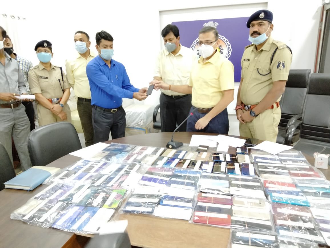 Cyber cell discovers 112 missing mobiles… distribution