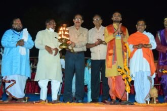 राजिम माघी पुन्नी मेला: महानदी की आरती में शामिल हुए ओएसडी गिरीश बिस्सा