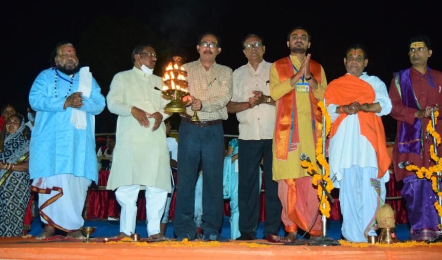 राजिम माघी पुन्नी मेला: महानदी की आरती में शामिल हुए ओएसडी गिरीश बिस्सा