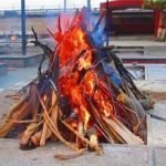 कोरोना का कहर: श्मशानों पर लगी रही कतार, एक दिन में 18 शवों का हुआ अंतिम संस्कार, कम पड़ गई लकड़ी