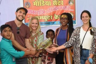 राजिम माघी पुन्नी मेला में पहुंचे फ्रांस के विदेशी सैलानी, साधु-संतो को आर्शीवाद मिलना हमारे लिए सौभाग्य की बात है