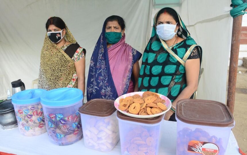 राजिम माघी पुन्नी मेला में लगे गढ़कलेवा के स्टाॅल में छत्तीसगढ़ी पकवानों की महक