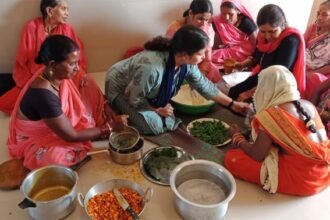 कृषि विज्ञान बेमेेतरा में महिलाओं को दिया गया हर्बल गुलाल बनाने का प्रशिक्षण