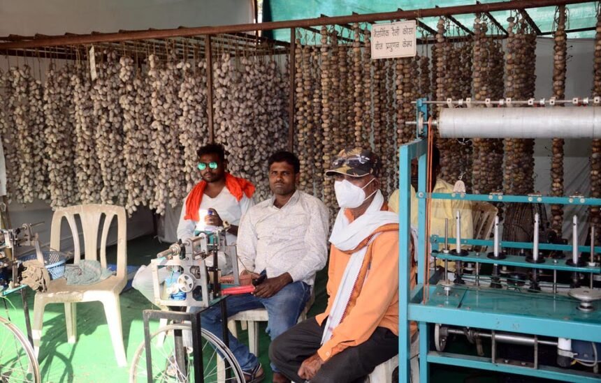 राजिम माघी पुन्नी मेला : कोसा से बने रेशे का उत्पादन बना जीवन का आधार शिला