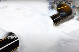 जम्मू-कस्मीर: बर्फ की सुरंग बनाने में जुटे थ्री ईडियट्स के असली रेंचो वांगचुक