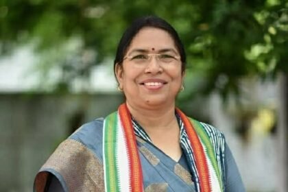 18 वर्ष के अधिक उम्र के लोगों को नि:शुल्क वैक्सीनेशन के निर्णय का स्वागत: जिला कांग्रेस कमेटी भिलाई की अध्यक्ष तुलसी साहू ने कहा- सीएम बघेल का निर्णय जनहितकारी