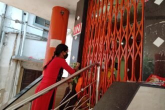 Hanuman Jayanti: Social distance seen in the temples of Twincity…. Devotees visited from outside in Sankatmochan Hanuman Temple Sector-9