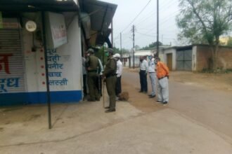 Corporation strictly in lockdown: shopkeepers were selling goods secretly