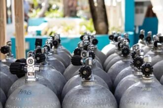 दिल्ली हाईकोर्ट ने केंद्र से पूछा- महाराष्ट्र और मध्य प्रदेश को मांग से ज्यादा ऑक्सीजन तो दिल्ली को कम क्यों?