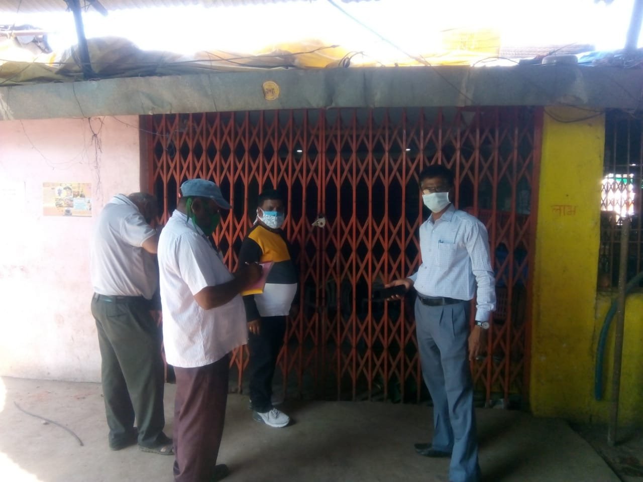 Joint action of corporation and police force in vegetable market galaxy