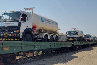 रेलवे की उत्कृष्ठ पहल: ऑक्सीजन टैंकरों के परिवहन के लिए रेलवे ने बनाया ग्रीन कॉरीडोर…. छत्तीसगढ़ के रास्ते महाराष्ट्र पहुंची ऑक्सीजन एक्सप्रेस