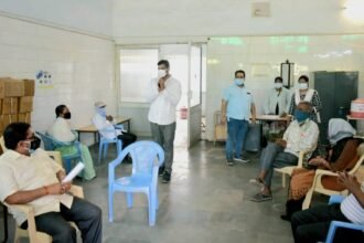 शहर के विभिन्न प्राथमिक स्वास्थ्य केंद्रों का विधायक ने किया निरीक्षण …. स्टाफ और जरूरी सुविधाएं उपलब्ध कराने अधिकारियों को दिए निर्देश