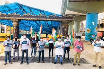 Welcome to the decision of free vaccine to the youth…. Youth Congress expresses the blessings of Bhupesh Sarkar with a plank in his hands