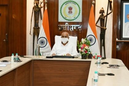 In the review meeting, CM said: Special attention should be paid to cleanliness in urban bodies, availability of pure drinking water and prompt treatment of patients