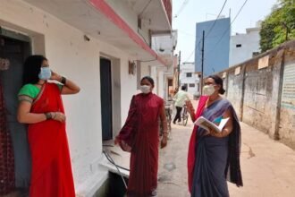 कोविड मोर्चे पर इनका शानदार कार्य देखिये, 1500 आंगनबाड़ी कार्यकर्ता कोविड से लड़ने के संकल्प से अब तक चार लाख लोगों तक जाकर दे चुकी संदेश
