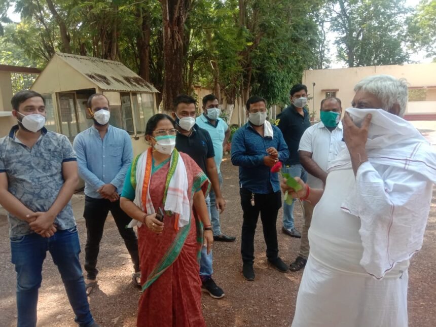 Congress leaders reached the residence of BJP leaders…. MLA Vidyaratan Bhasin