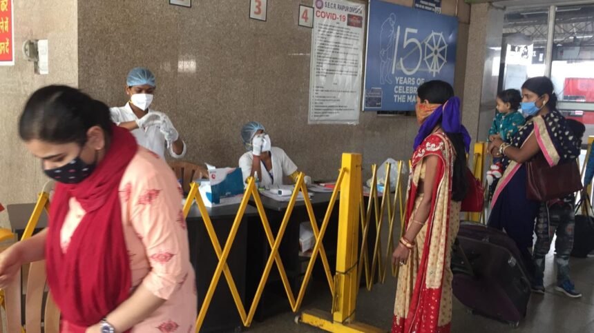 Collector arrived at railway station Bhure: Monitoring of passengers' investigation