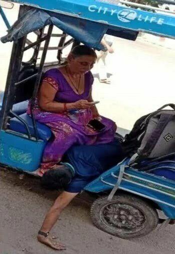 कोरोना: सारे दावे खोखले साबित हो रहे, बेटे को ऑटो में लेकर चक्कर काटती रही मां, नहीं बच सकी जान