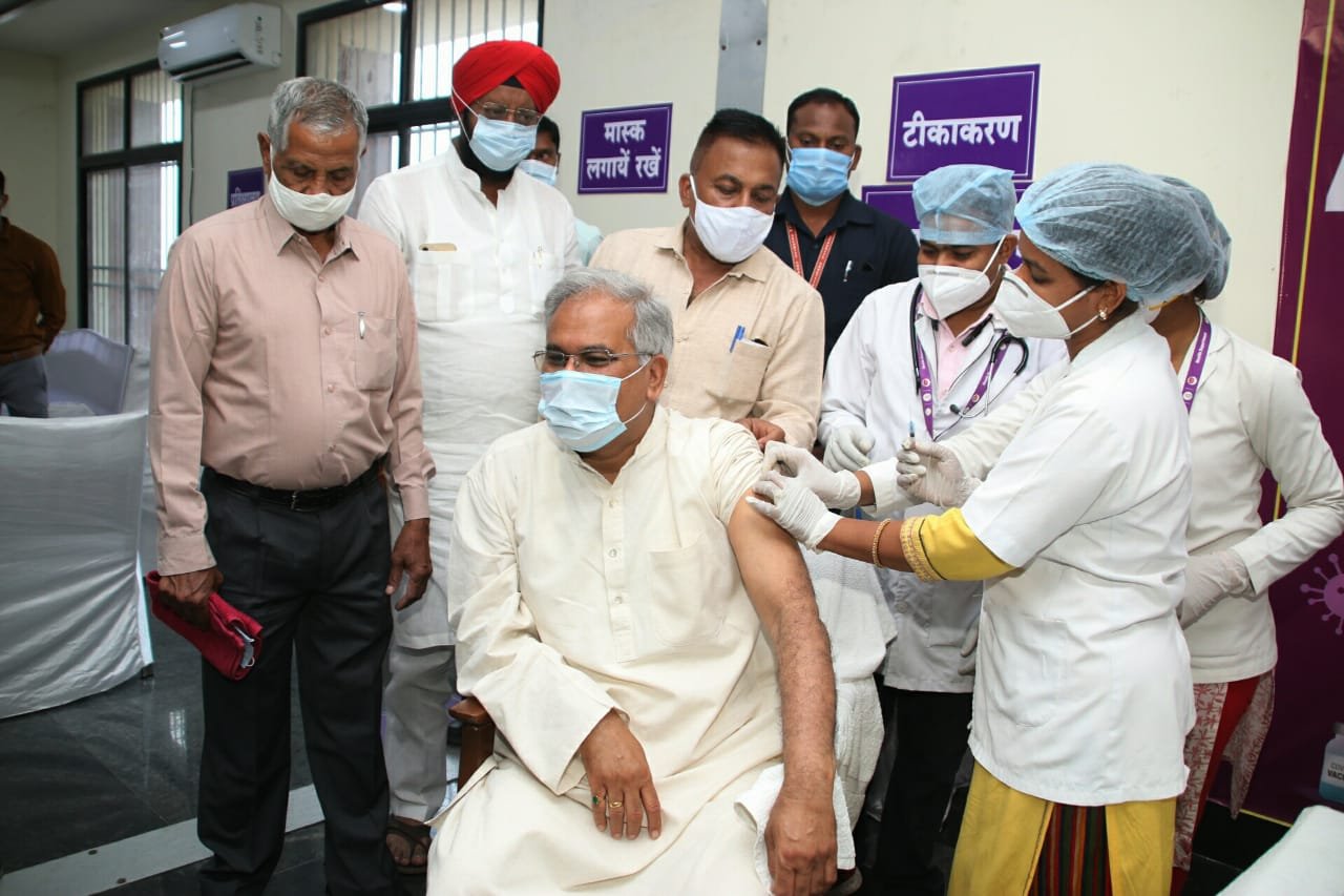 Chief Minister Bhupesh Baghel to install Corona vaccine… said vaccine is necessary