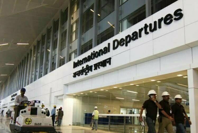 एयरपोर्ट पर विमान को बम से उड़ाने की मिली धमकी, वॉशरूम में मिले टिश्यू पेपर पर लिखा था घटना को अंजाम देने की बात