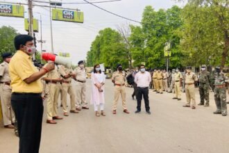 Lockdown: Police administration on the road to make people aware
