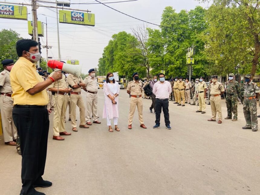 Lockdown: Police administration on the road to make people aware