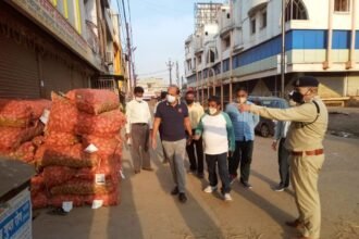 आकाशगंगा सब्जी मार्केट में नगर निगम की बड़ी कार्रवाई: 69 बोरी आलू जब्त…. निगम की टीम को देख कई दुकानदार भागे